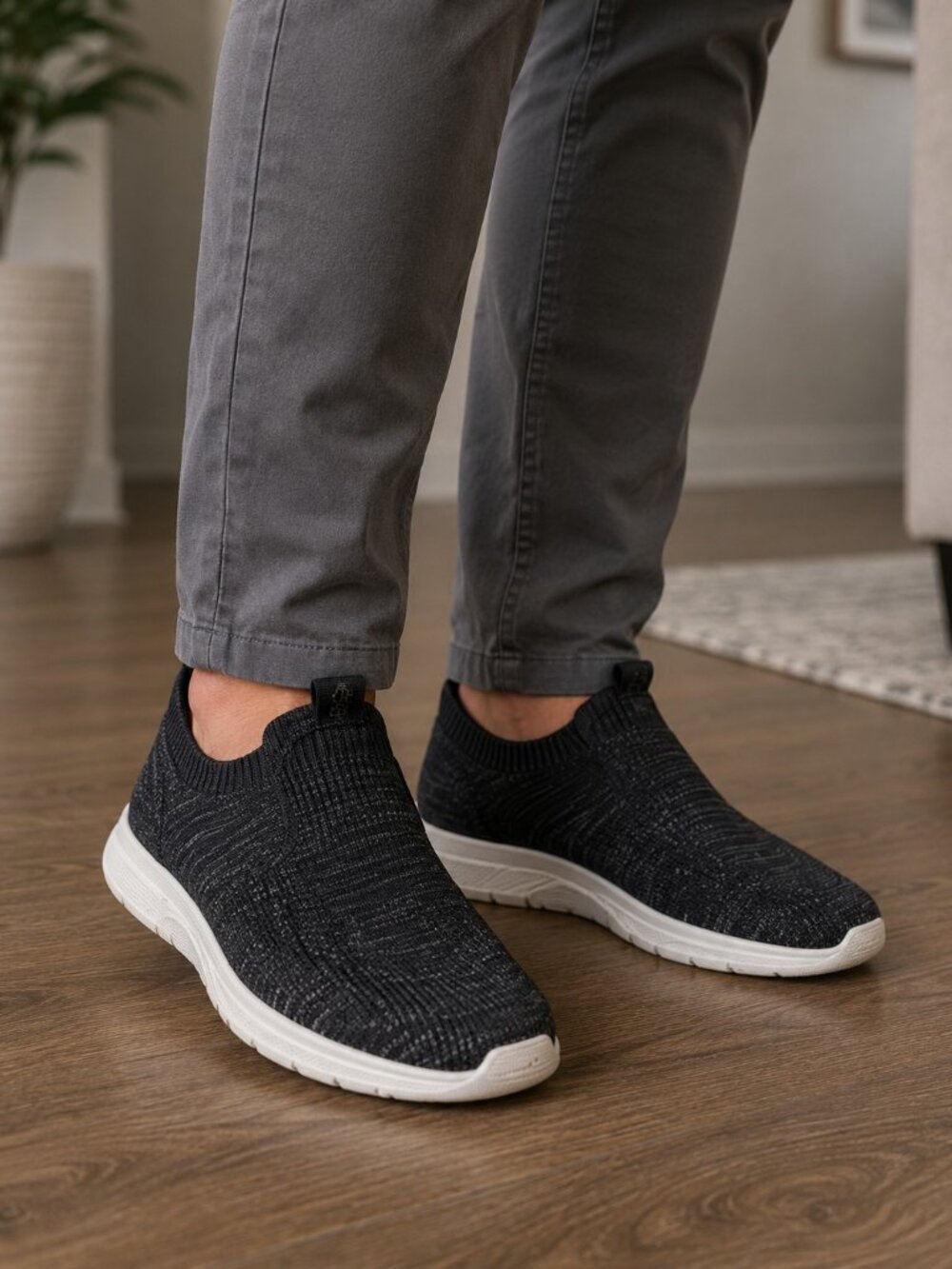 Members Only - Size 11 - Navy Blue & White